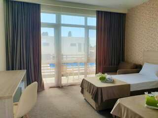 Отель Club Resort Hotel «OASIS» Алахадзы Стандартный двухместный номер с 1 кроватью или 2 отдельными кроватями-13